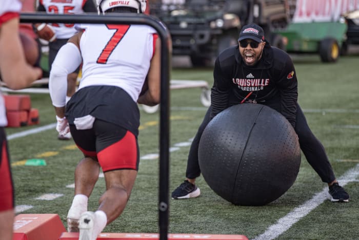 Tennessee Volunteers RBs coach De'Rail Sims during 2021 fall practices with Louisville. (Photo by Alton Strupp of the Courier Journal)